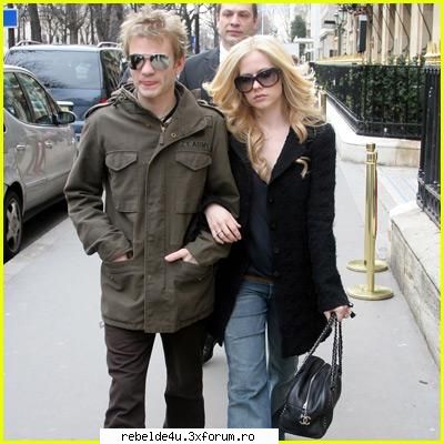 avril lavigne sotzu r3b3ld3 gUrl & administratoare ;)