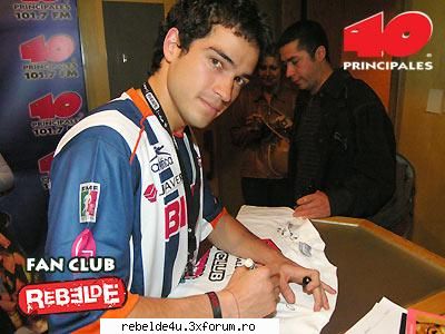 miguel yummy tasty boy.:razz: fetele io zik sa votam pt cel mai frumos baiat din rbd..