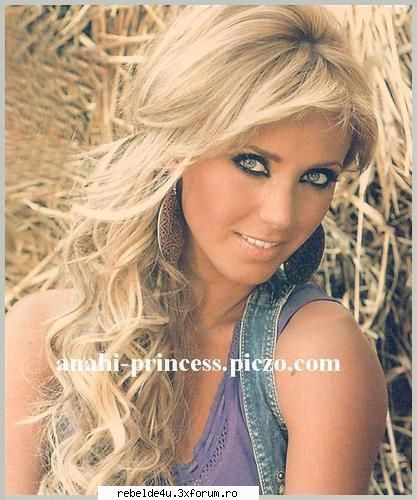 anahi poncho sunt impreuna asta este poza mea preferata ea: