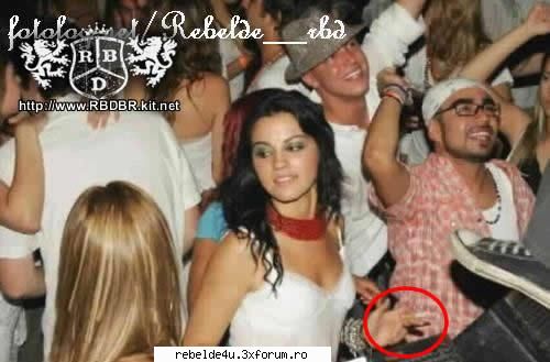 toti membrii rbd fumeaza!!! mayte