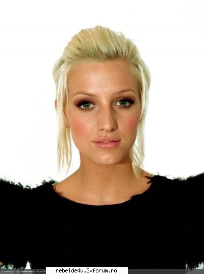 Ashlee Simpson :x - schwarz_girl_heart - Music...