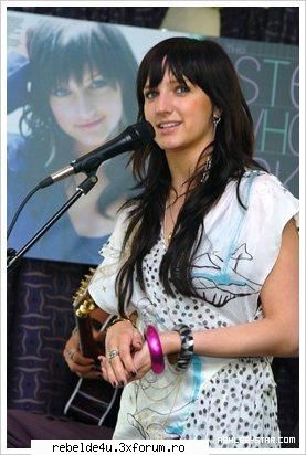 Ashlee Simpson :x - schwarz_girl_heart - Music...