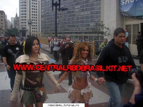 Capturi din clipul ,,Ser o parecer" - schwarz_girl_heart - Y soy rebelde.....
