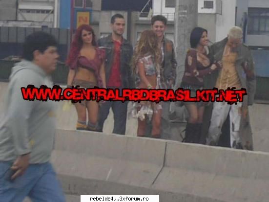 Capturi din clipul ,,Ser o parecer" - schwarz_girl_heart - Y soy rebelde.....