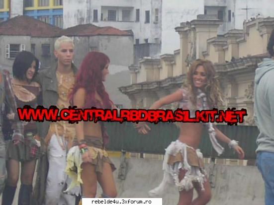Capturi din clipul ,,Ser o parecer" - schwarz_girl_heart - Y soy rebelde.....