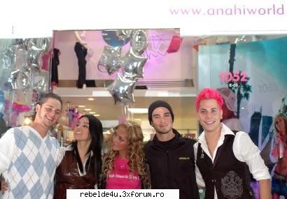 Magazinul lui Anahi din MEXIC!!! - pozeee,pozeee :D - Anahi