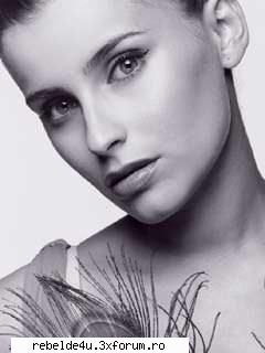 <Nelly Furtado> - schwarz_girl_heart - Music...