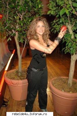 `/`/Shakira`/`/ - schwarz_girl_heart - Music...