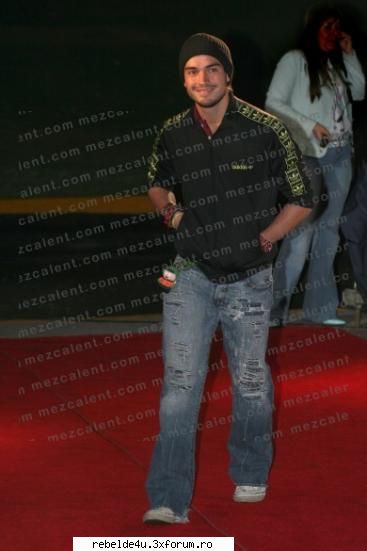 dea dea...vatzy obisnuit ...picz>:) - schwarz_girl_heart - Poncho