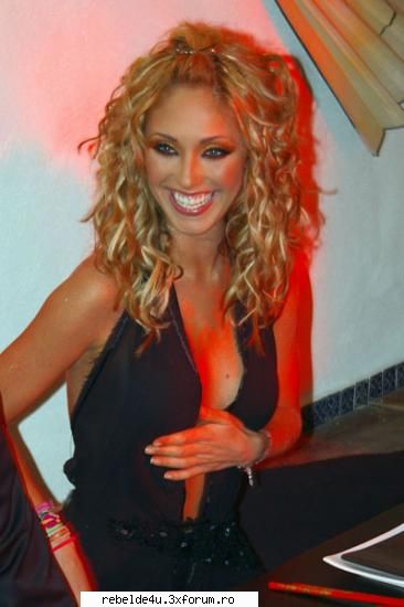 poze - schwarz_girl_heart - Anahi